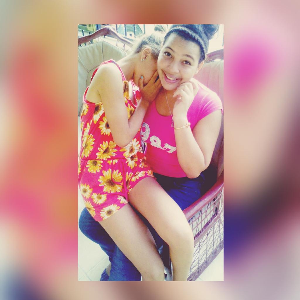 LoussiiVPx3's tweet photo. Mi niña vino a ver a su enfermita....
#Confii... @SoyMarianne_ https://t.co/5tlX87VE7A