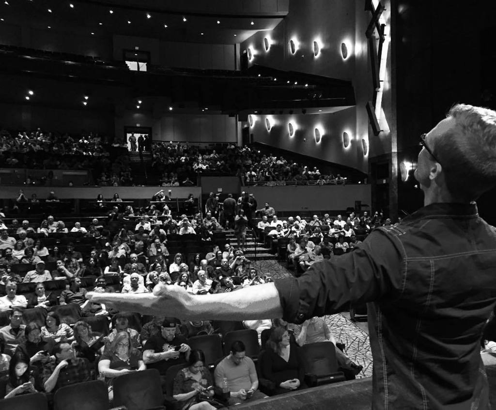 heymichaelpaul's tweet photo. Stage Master #Entertainer #vind3r https://t.co/Up5Ipwd6Eu https://t.co/jAXznFyhde