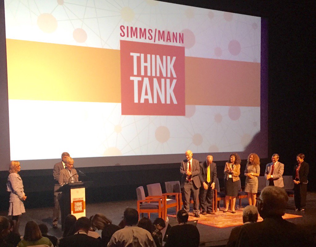 SimmsMann's tweet photo. #SimmsMannInstitute President/Founder Dr. Victoria Simms receiving the Visionary Leaders Award from the researchers. https://t.co/VfKgCsQRlH