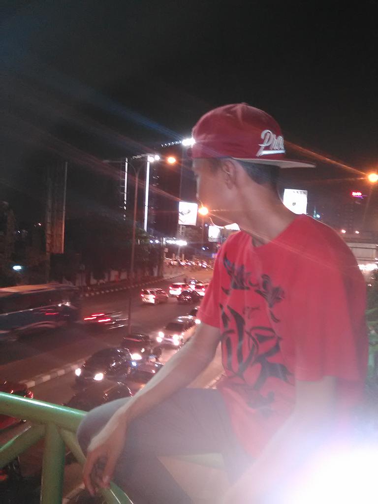 wan2iwan's tweet photo. Bermalamdikotabekasi#jalan"malam#studytour😁 https://t.co/fKIjFAhTmd