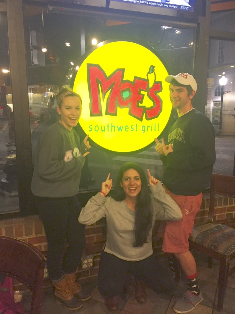 Hardy_On_'s tweet photo. Supporting JDRF with my homegirls at Moes! #tittm  @VT_AOE @sigphibd https://t.co/Ve9Mm8mGcy