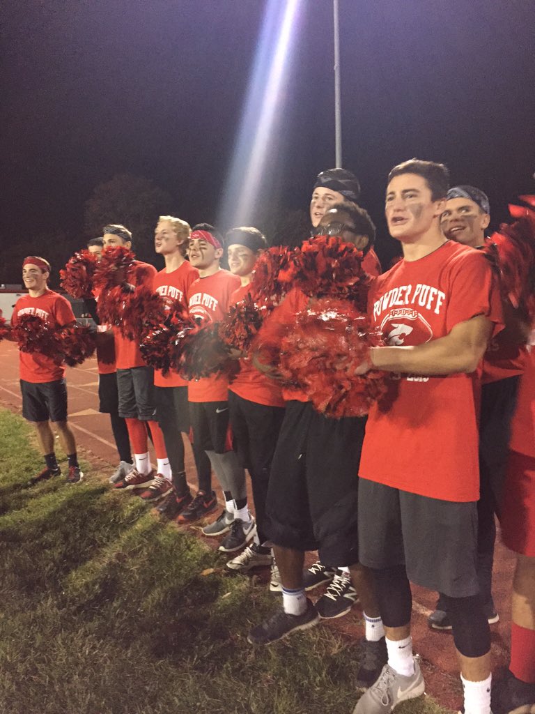 2017JMHS's tweet photo. Your Junior Powder Puff cheerleaders 🐾🎀 https://t.co/Uf4B5YbbjU