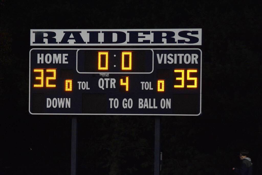 Lets make it 3 in a row this Friday boys #3peat #HHSWEDABEST #BLACKOUT #BlackFriday  🐾✔️✔✔️️🎓⚫️⚫️⚫️⚫️🚷🚯👀