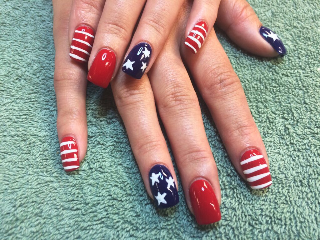 APolishedArt's tweet photo. #nails #nailart #art#4thofjuly #4thofjulynails https://t.co/i0TPoLEw32