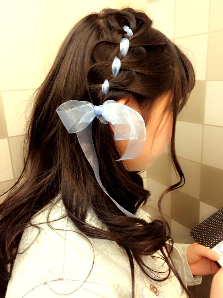 西川 由夏 Hairarrange Pe Twitter サイド編み込みアレンジ 両サイドを四つ編みし 網目の一本をリボンにしました Twitterからお願いして頂き 喜んでもらいよかったです またよろしくお願いします 美容学生 モデル募集中 ヘアアレンジ 黒髪 リボン