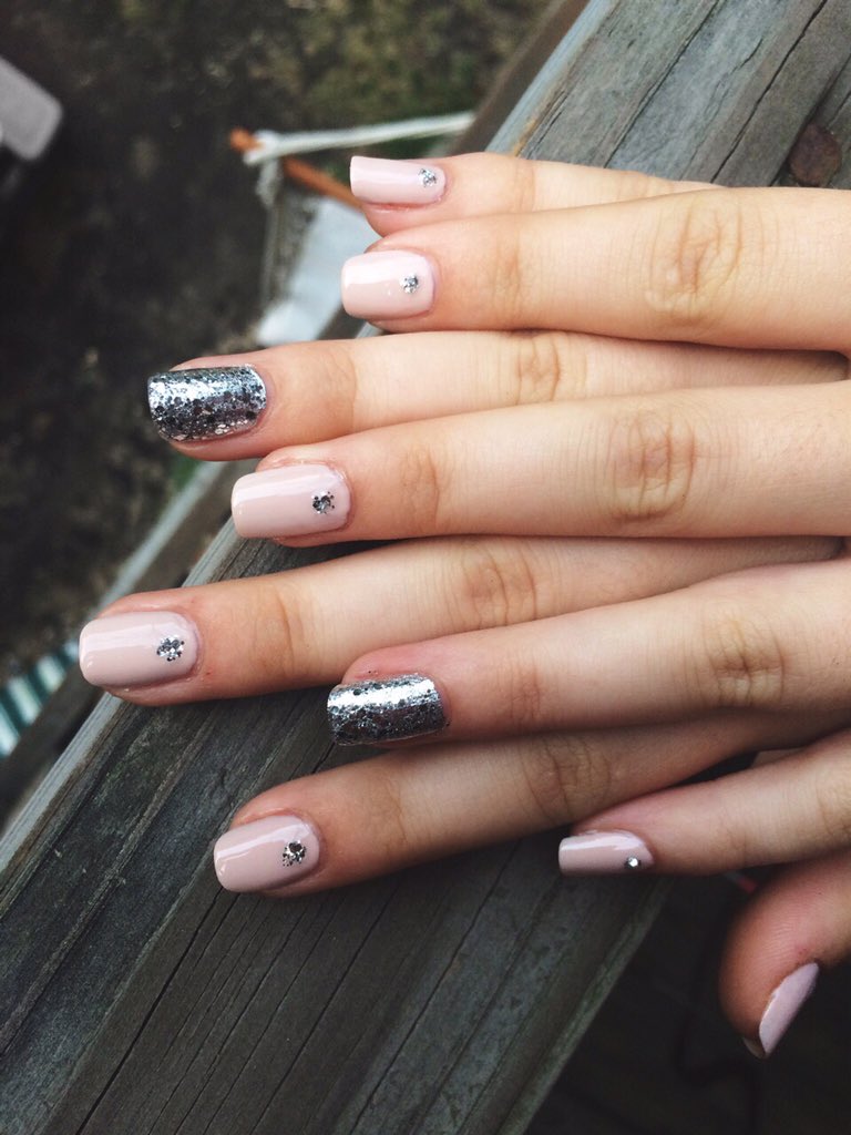 APolishedArt's tweet photo. #nails #nailart #art #diamond #diamonds #diamondnails https://t.co/W7s3IbLw9Y