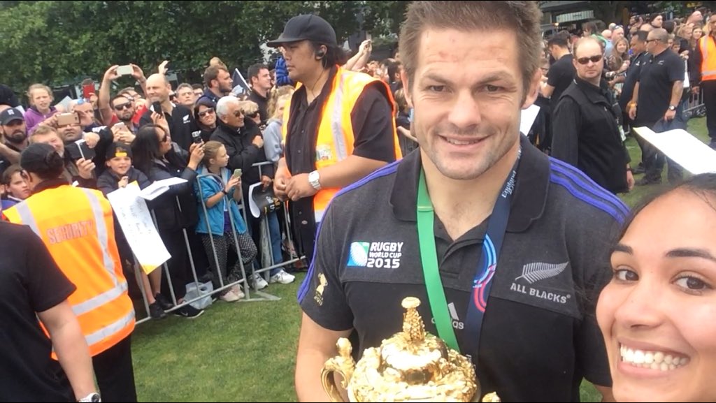 SavillSarah's tweet photo. Fantastic day with the @AllBlacks! #BLACKTOBLACK #RichieMcCaw https://t.co/wqxdXNprGE