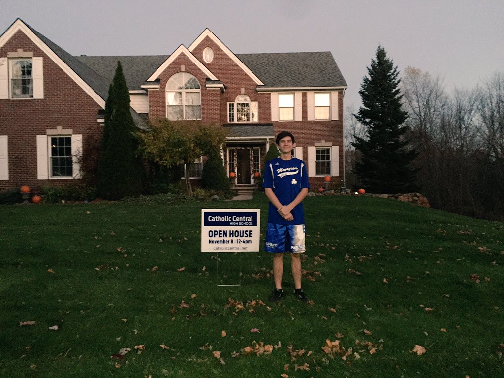kale_kazyak's tweet photo. If you don't advertise for CC do you really go to CC? #CCOpenHouse https://t.co/C4Z4PGTjAG