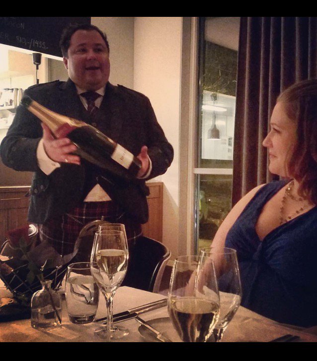 wardleonwine's tweet photo. Chatting @BollingerUK at @de4rosertroms Bond dinner... Def the best #Bolly I've ever had! Jeros are the way forward! https://t.co/XSWZ5YBJkh