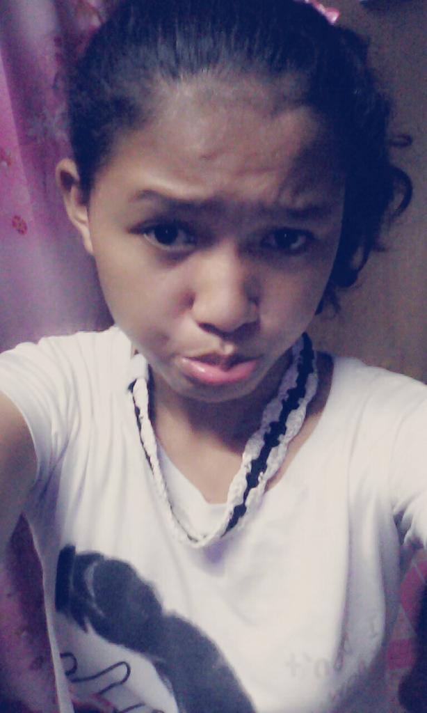 XLontoco's tweet photo. #boring naman Kaya selfie nalang sa bahay https://t.co/2LUkoBZ4RR