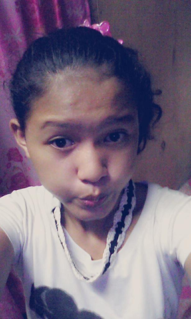 XLontoco's tweet photo. #boring naman Kaya selfie nalang sa bahay https://t.co/2LUkoBZ4RR