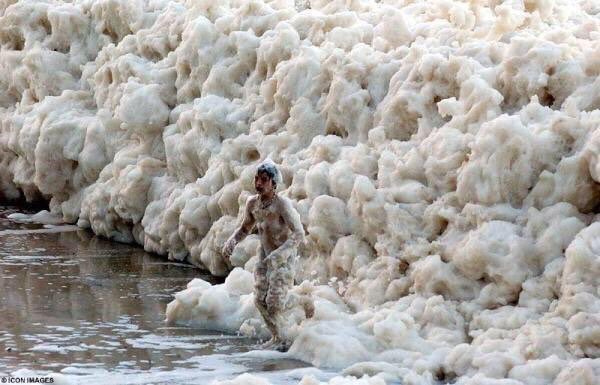 من قال : سبحان الله وبحمده مئة مرة حُطت عنه خطاياه ولو كانت مثل " زبد البحر "

#صورة لزبد البحر