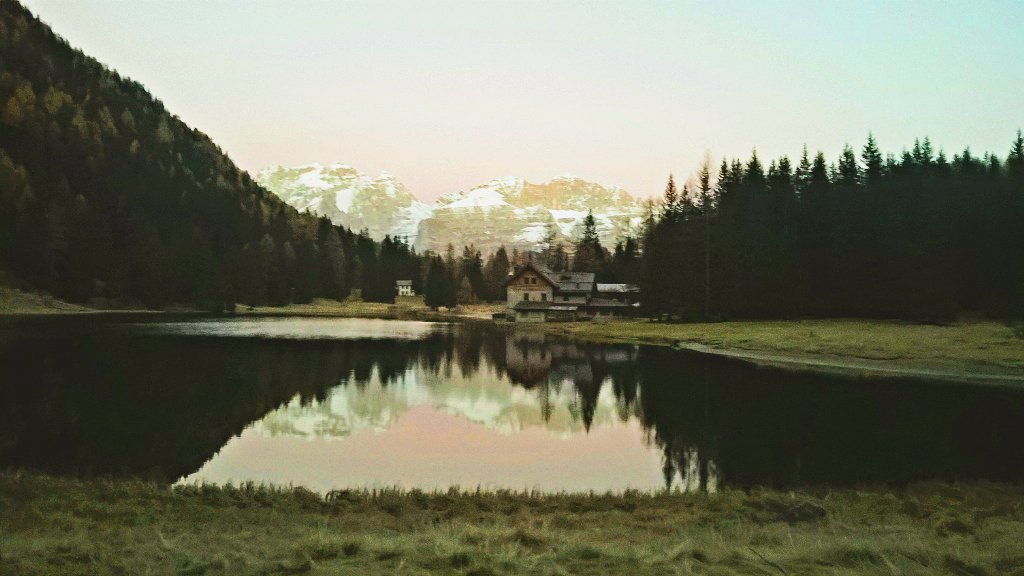 CaloreG's tweet photo. Tramonto a #nambino #lago  #madonnadicampiglio #dolomiti #Brenta https://t.co/kbLasUnZq2