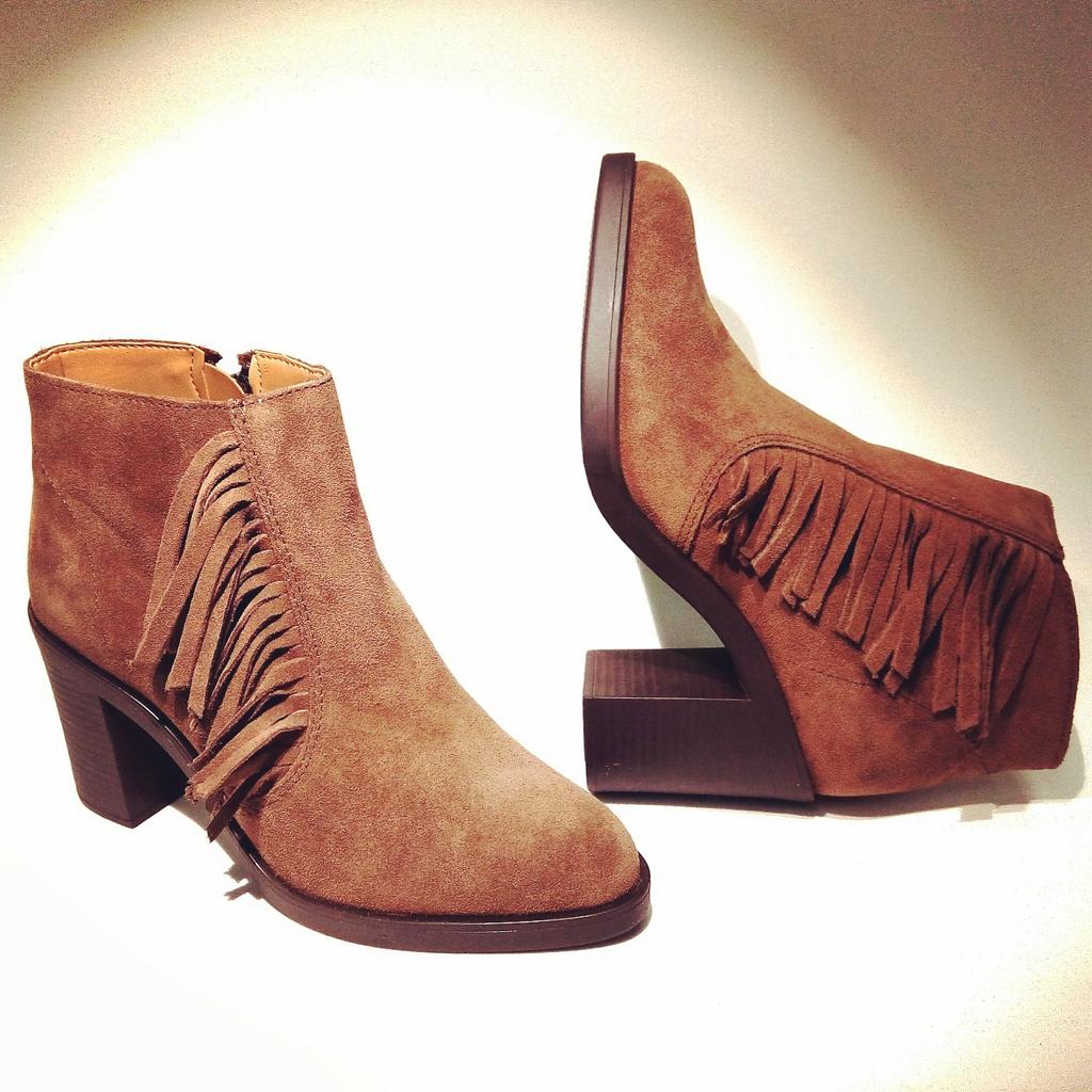 ShoesTarrats's tweet photo. LIMONE SUL GARDA #tendencia #modaitalia #botinas #moda  #flecos https://t.co/fwAFLnCQ1X