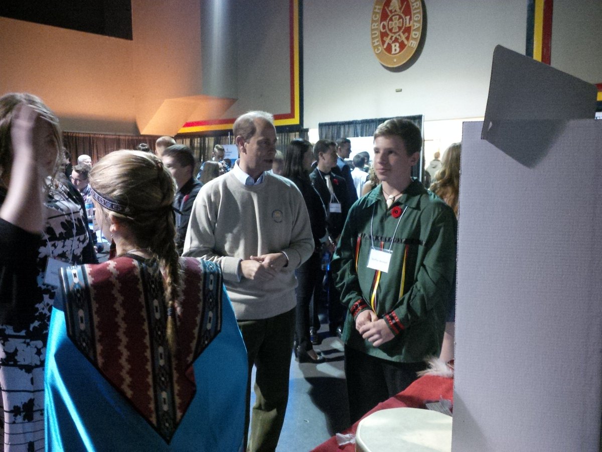TobyDaBrit's tweet image. HRH chatting with Steffan and Sophie about Drum and Dance @dukeofednl youth event. #DukeNLGold