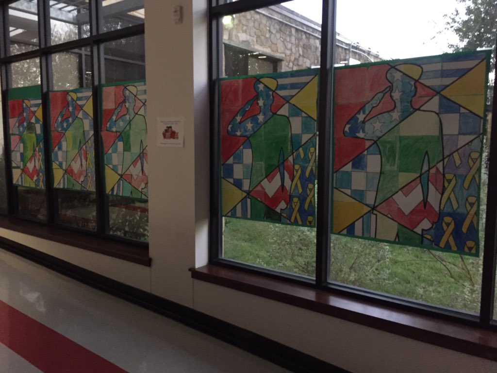 MsLynnNSE's tweet photo. 1st grade Veteran's Day Artwork. #october15nse https://t.co/8ZxNMvEzTi
