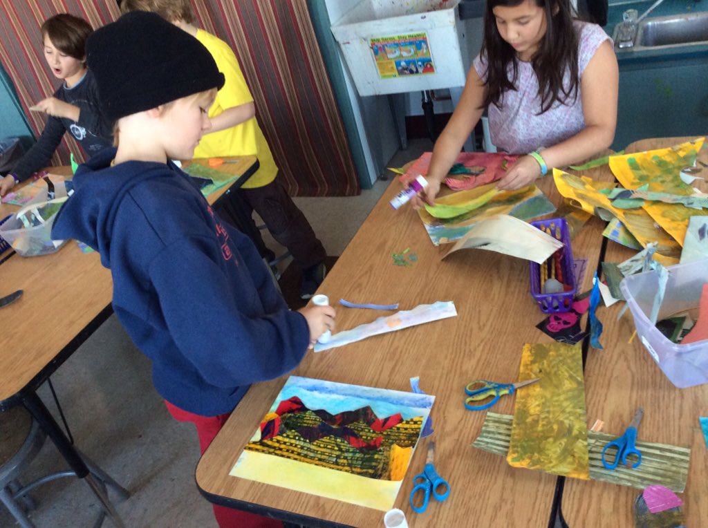 iaaartstudio's tweet photo. 4th graders use overlapping shapes to create depth in their landscapes #iaavt #bsdpd #artsed https://t.co/oqwtDNR2OI