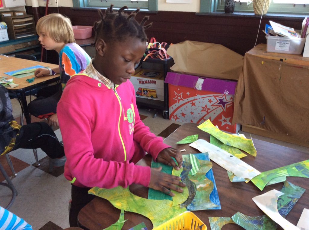 iaaartstudio's tweet photo. 4th graders use overlapping shapes to create depth in their landscapes #iaavt #bsdpd #artsed https://t.co/oqwtDNR2OI