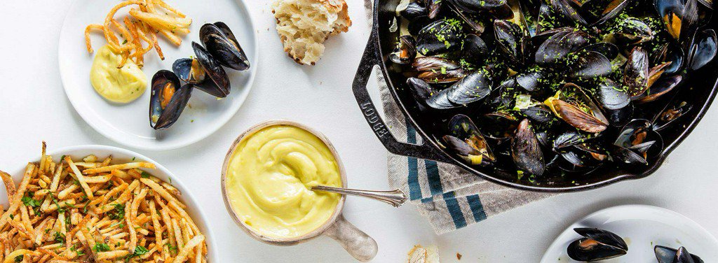 Learn how to make steamed mussels with fries, a Belgian classic: bit.ly/1NpSMPD