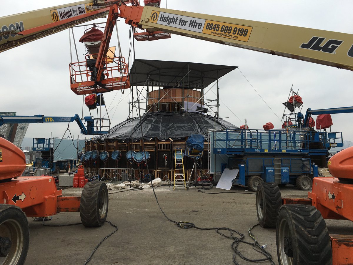 WatchersOTWall's tweet photo. New Game of Thrones set photos from Belfast...and Dubrovnik?! - https://t.co/cbOQVfEpxE #GameOfThrones #spoilers https://t.co/NpffqE0w3X