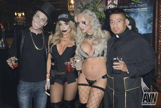 SEDUCTIVE @NinaElleXXX @tashareign  @AVNHalloween by https://t.co/1IHEO0GwnD https://t.co/fNXaNShZDK<a class="tags" target="_blank" title="On Twitter" href="/?out=eyJ0eXAiOiJKV1QiLCJhbGciOiJIUzUxMiJ9.eyJpYXQiOjE3MjUxMjQ2NjgsImlzcyI6InR3cG9ybnN0YXJzLmNvbSIsIm5iZiI6MTcyNTEyNDY2OCwiZXhwIjoxNzU2NjYwNjY4LCJyZWRpcmVjdF91cmwiOiJodHRwczovL3R3aXR0ZXIuY29tL05pbmFFbGxlWFhYIn0.cX88o_q6nf7hsAwsJVI2nECzG5QYwfrHHY2gxUVdJJISSBvEnMZ95oIaKRhFenTbqe1XKohlJ_yPH8V7N6386Q">@NinaElleXXX</a><a class="tags" href="/tag/tashareign">@tashareign</a><a class="tags" target="_blank" title="On Twitter" href="/?out=eyJ0eXAiOiJKV1QiLCJhbGciOiJIUzUxMiJ9.eyJpYXQiOjE3MjUxMjQ2NjgsImlzcyI6InR3cG9ybnN0YXJzLmNvbSIsIm5iZiI6MTcyNTEyNDY2OCwiZXhwIjoxNzU2NjYwNjY4LCJyZWRpcmVjdF91cmwiOiJodHRwczovL3R3aXR0ZXIuY29tL0FWTkhhbGxvd2VlbiJ9.u_MJr57WsZBu2QIP028YNl_EVZmRnFetXYpswnj-zXs3ZkYibimBe6NU-c3euNsP8Iii8Gt74ZNKx2y-pjvTLQ">@AVNHalloween</a><a href="/tag/hotdamn"class="tags"><span>#hotdamn</span></a><a href="/tag/greatnight"class="tags"><span>#greatnight</span></a><a href="/tag/reelseduction"class="tags"><span>#reelseduction</span></a>