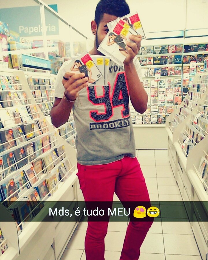 Sandro_Mineiro1's tweet photo. Trabalhando na divulgação do Confident 😁 #DemiLovato #ConfidentToNumber1 #Confident @ddlovato @devonnesbrasil https://t.co/GrLYkp0TwE