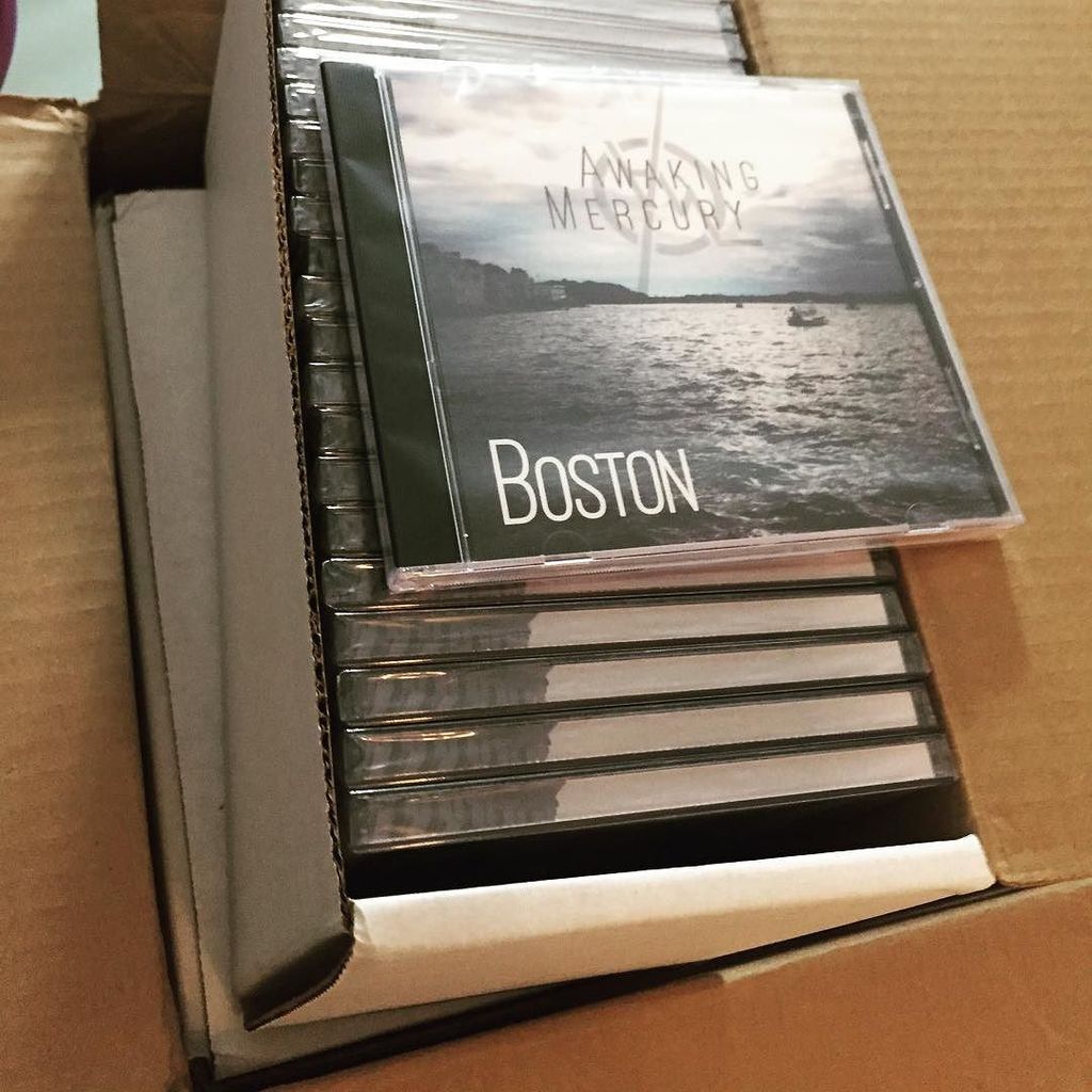 Lexi_B_Tyler's tweet photo. @awakingluke : https://t.co/vKfVSqvLTz | The #bostonep is in #Boston #newtunes #acoustic #armslength #sevenwords #… https://t.co/vY7d9SoUz4