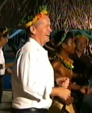 canberratimes's tweet photo. Bill Shorten's dad dance moves have stolen the spotlight in Kiribati 
https://t.co/Tkk3yQaLSC https://t.co/z4J8lWZIM8