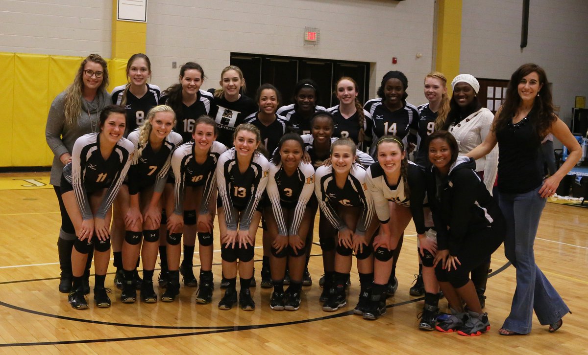 MaryNellAnthony's tweet photo. This is what amazing athletes look like. #secondroundwin #roadtostate #hailTL #congratulations https://t.co/FlrPzVeBZ2