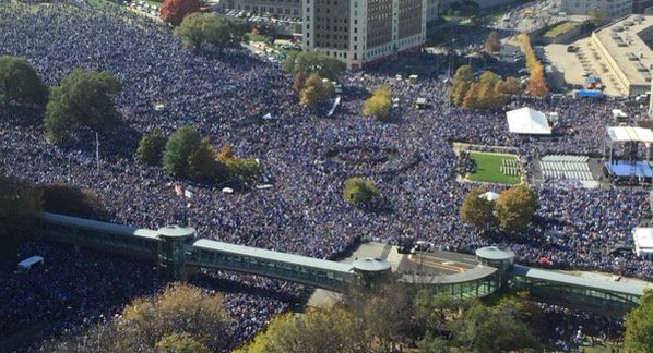 bfischer12's tweet photo. Hey, what's up, hello! #KansasCity #Royals #WORLDCHAMPIONS #1738 https://t.co/ytcoJQajMO