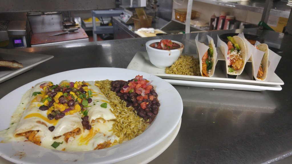 weinfeldfan's tweet photo. Good looking food from the cooks at Jax Beach. Did a guest manager spot Monday. Great team! @erictlauer @AJStoked https://t.co/XwWGUt1rjK