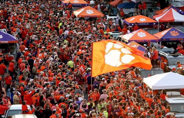 CCShirtCo's tweet photo. We're hitting the road this weekend for some College Football... #CLEMvFSU #CCFall15 #CC #ShineOn https://t.co/0goWFgMMap