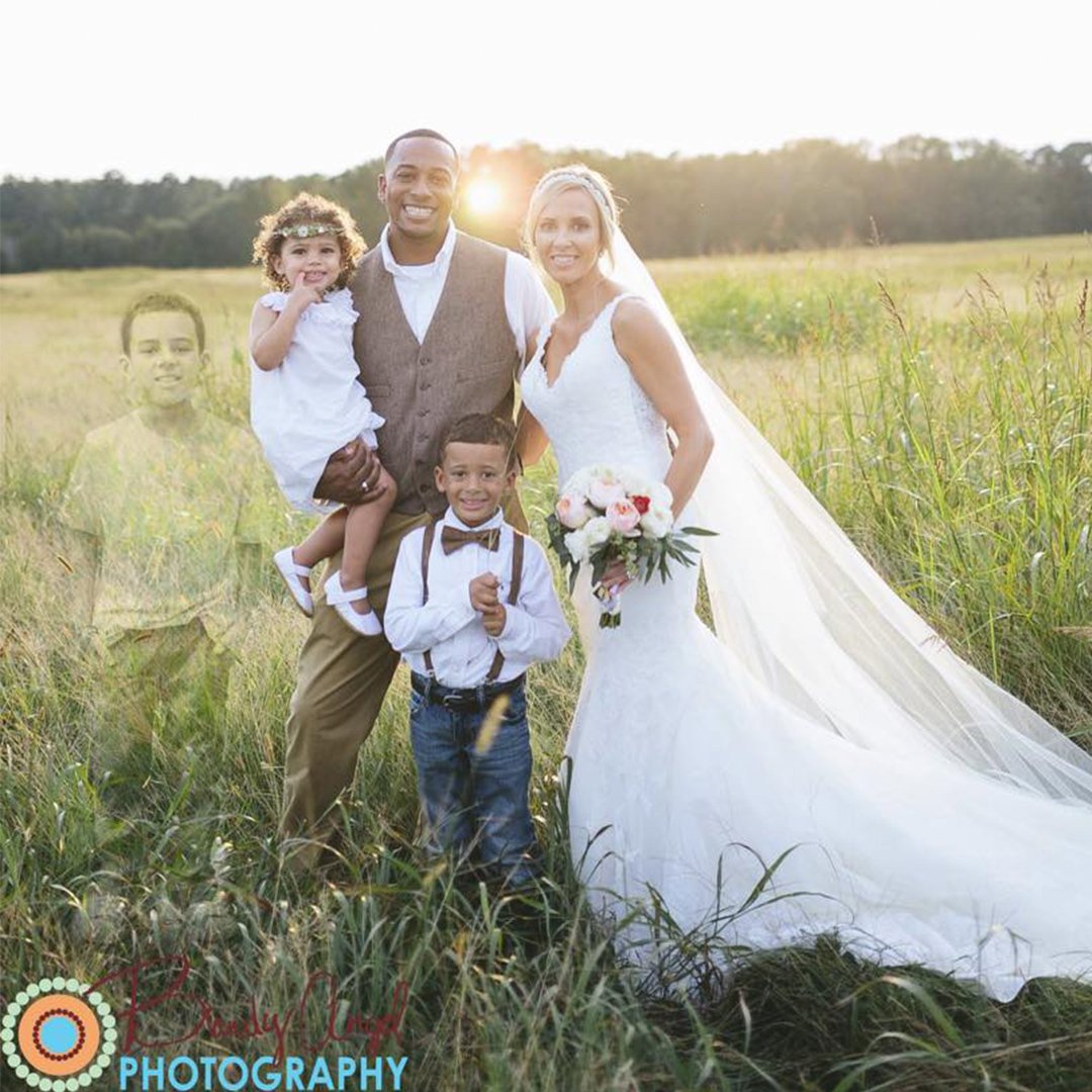 ABC7NY's tweet photo. Mom honors son lost to cancer in touching wedding photo: https://t.co/DbfvAp9Z4T https://t.co/qnyhGjBGkD