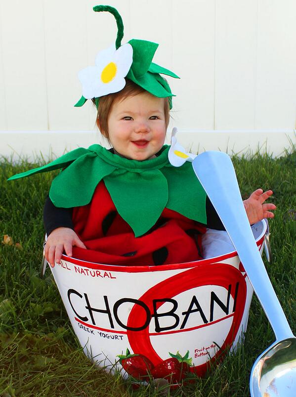 mollly_m's tweet photo. the CUTEST halloween costume for the best yogurt out there #aem2400 https://t.co/TmCFAmYtM5