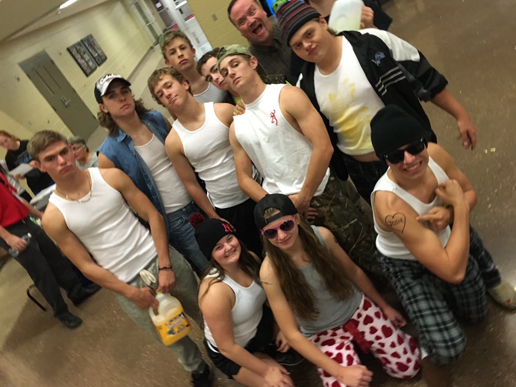 Sidney_Raiders's tweet photo. White Trash Party. #districtvolleyball #NickyC #RaiderNation #GBaby https://t.co/o0h3j8IKa9
