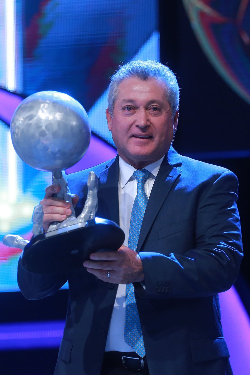 Ingresa 'Vuce' al Salón de la Fama del Futbol - CS7lhTHUsAA49Kz