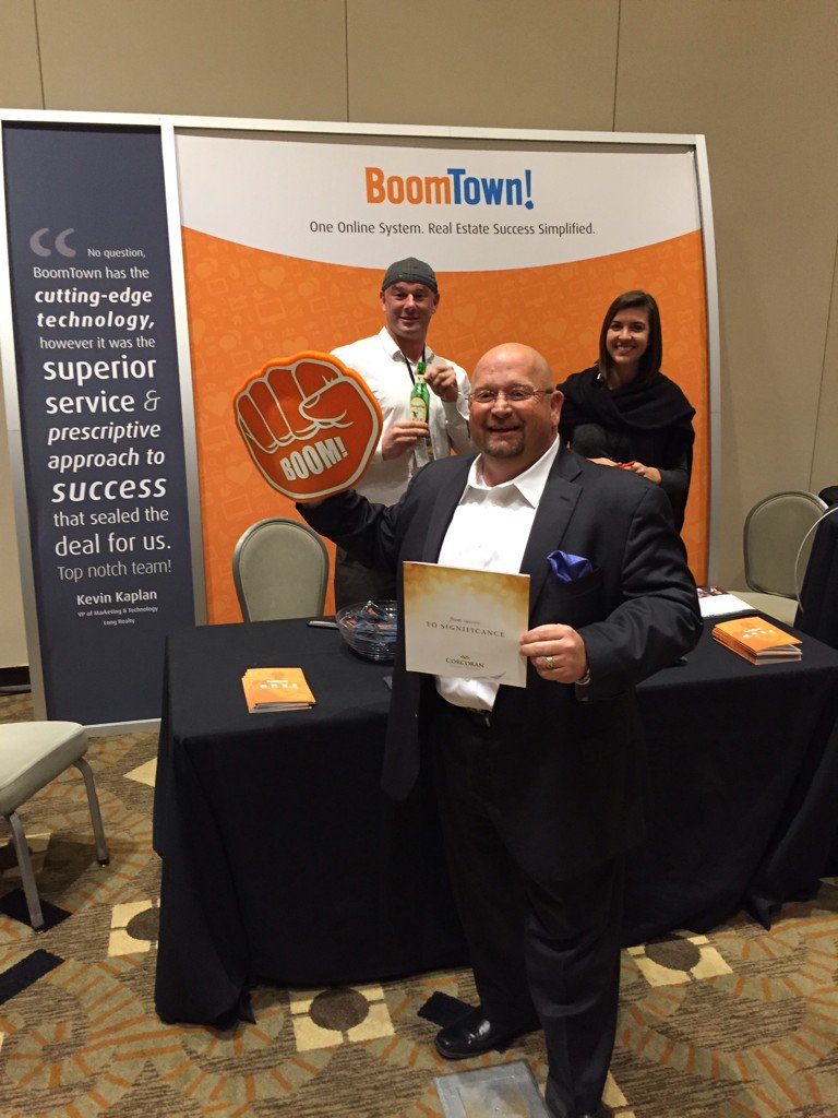 RealBubbaMills's tweet photo. Thanks for sharing! RT @BoomTownROI: .@BubbaMills1 holding his BoomTown fist high at #Mastermind2015 Atlantic City! https://t.co/mVV7NYpUy0