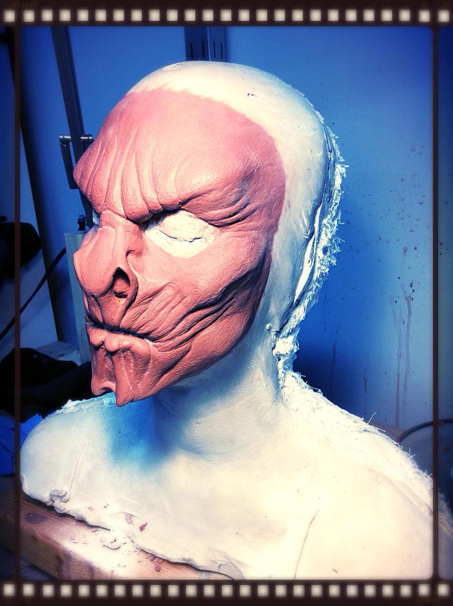 PeepholeMovie's tweet photo. A look behind the curtain of some @PeepholeMovie Special effects #specialfxmakeup #SFX #horrormovies #FaceOff #demon https://t.co/ot46Y1QpVP