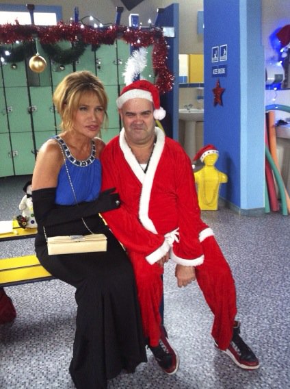 Ne manquez pas la saison 5 de vestiaires sur France 2 tous les soirs vers 20h40 c'est de la bombe . Baisers!