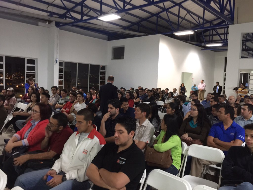 geogoncha's tweet photo. Gran noche Academica en la celebración de nuestra primera semana de Ing Industrial @ UH  @figuerescr https://t.co/ieRBpFuFQ3