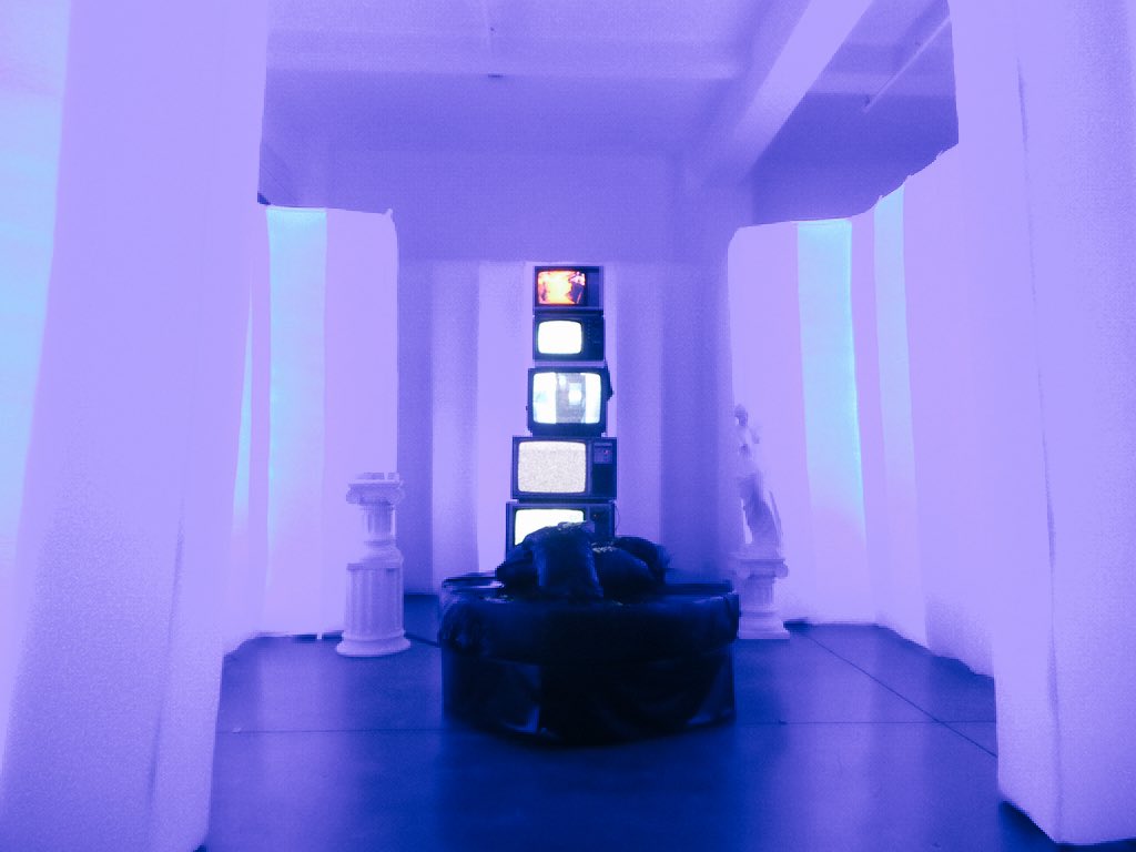 MilkStudios's tweet photo. It's LIT tonight in the penthouse for @LegsMedia. #LongLiveLegs https://t.co/GBG5yH21QB