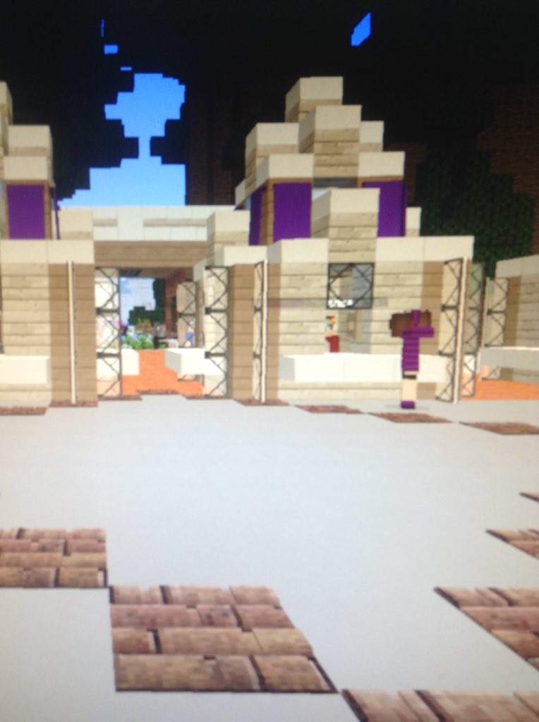 MCDreamUS's tweet image. The cast is already ready for members to come! Magic is in the air while builders work hard! To make dreams happen!