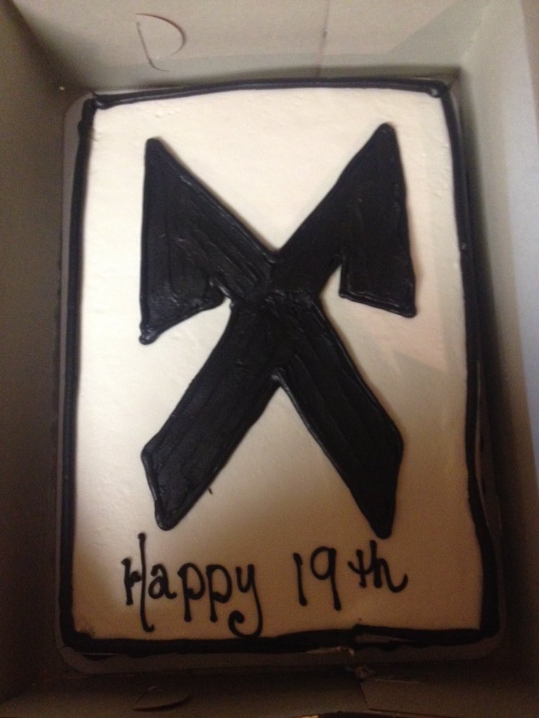 iMaximizing's tweet photo. Look what cake my family got me 😂 oh Jeeze https://t.co/jCusT9liDx