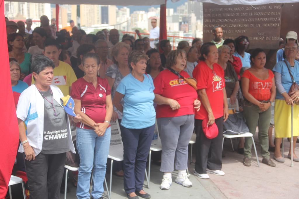 ZulayAguirre's tweet photo. Con guerra económica, las pensiones para nuestros adultos mayores, seguirán aumentándose. #EnContactoConMaduroNro45 https://t.co/6crCFGTK3S
