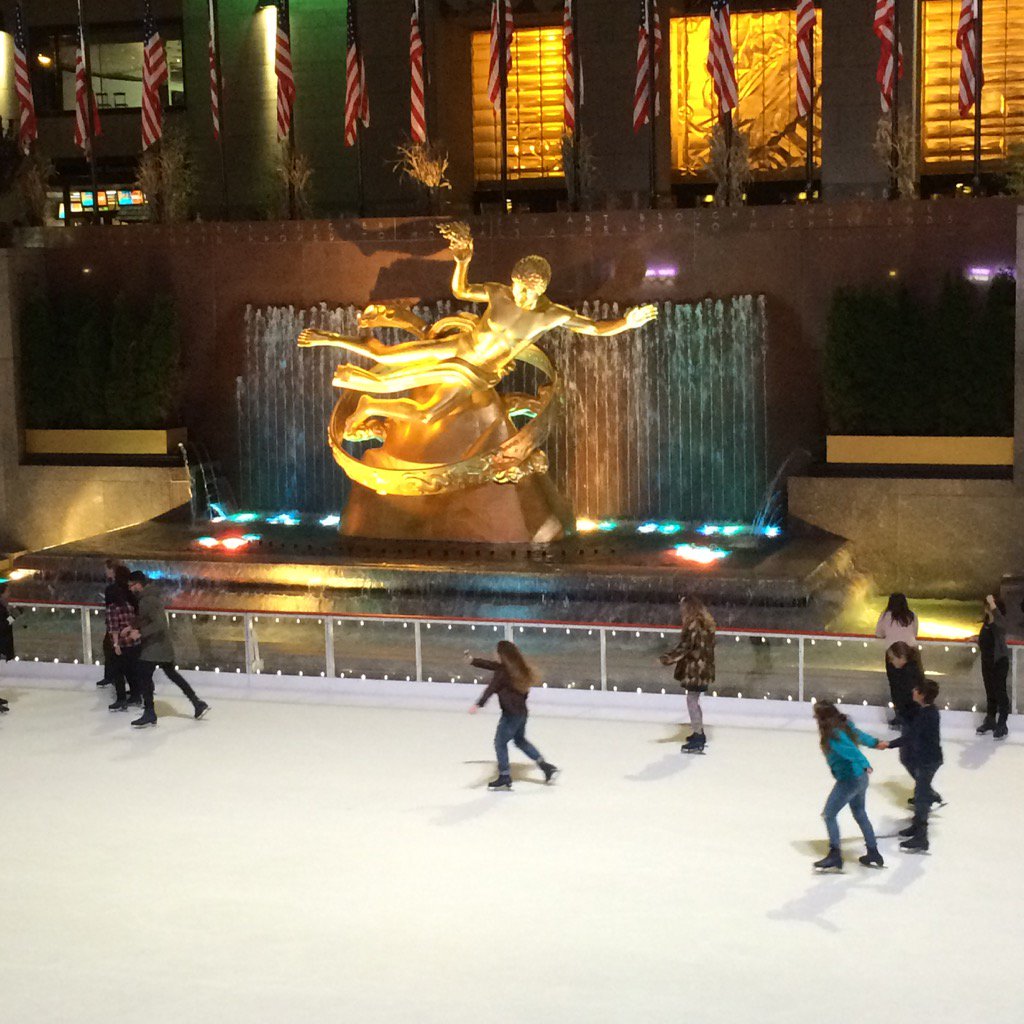 #rockerfellercenter #iceskating #November #64degrees #beautiful-evening #NYC