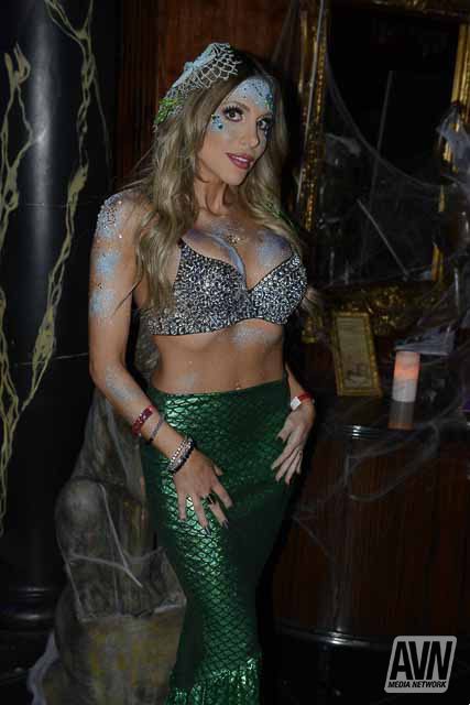 HALLOWEEN @TheJaclynTaylor @AVNHalloween SEXY by https://t.co/1IHEO0GwnD https://t.co/q5GrrcuRA3<a class="tags" href="/tag/thejaclyntaylor">@thejaclyntaylor</a><a class="tags" target="_blank" title="On Twitter" href="/?out=eyJ0eXAiOiJKV1QiLCJhbGciOiJIUzUxMiJ9.eyJpYXQiOjE3MjUxMjQ2NzcsImlzcyI6InR3cG9ybnN0YXJzLmNvbSIsIm5iZiI6MTcyNTEyNDY3NywiZXhwIjoxNzU2NjYwNjc3LCJyZWRpcmVjdF91cmwiOiJodHRwczovL3R3aXR0ZXIuY29tL0FWTkhhbGxvd2VlbiJ9.m7X73-mAdHSkKiYnAmWkusHOvb4lp9XKG7tC9f6D9Oo4_6_fyJ4PH__Abcm63C8Z0Y9jHLy6l3QCScQenyI8hQ">@AVNHalloween</a><a href="/tag/avn2016"class="tags"><span>#avn2016</span></a>