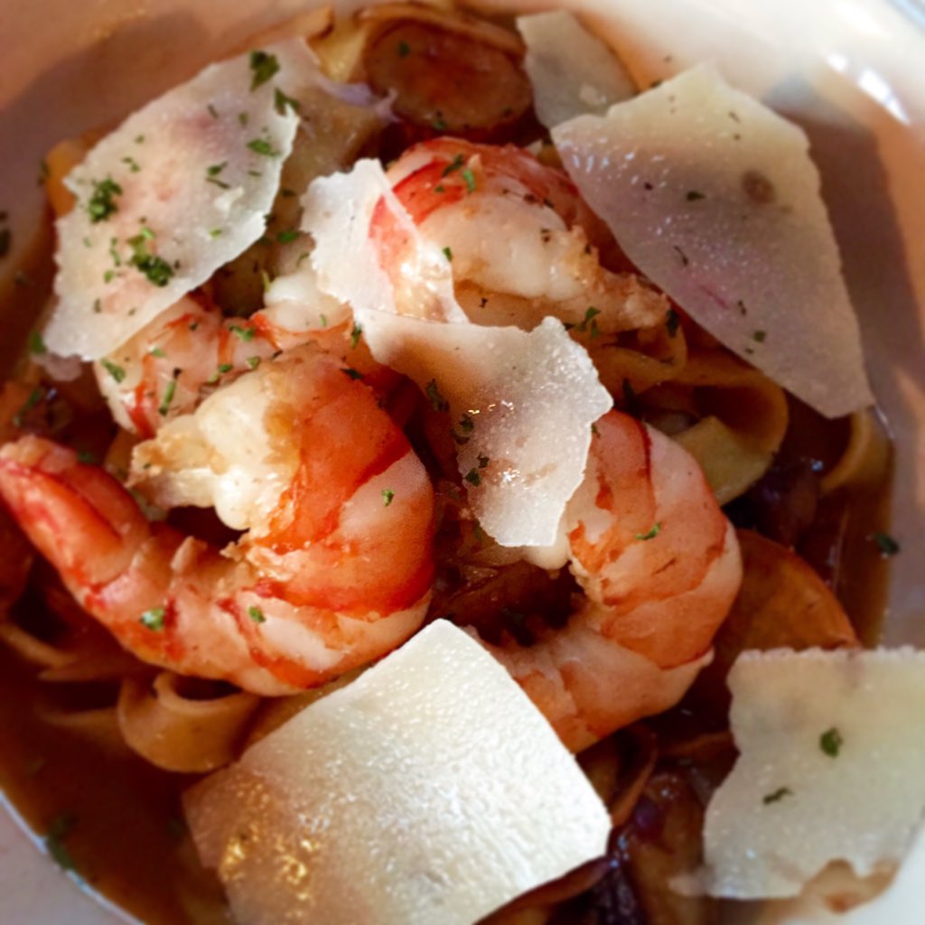 RusticGoat's tweet photo. Tonight egg pasta w/ shallots, mushrooms, rstd pumpkin and BT prawns in a "Not your Fathers RBeer" brwn butter sauce https://t.co/gr9tadyEln