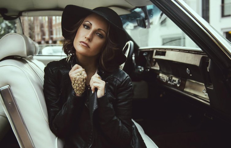 aandrready's tweet photo. We have @_laurareed on repeat. Her music is catchy, unique, &amp; powerful. https://t.co/o6EWUHBwpO https://t.co/bErqRzRmpw