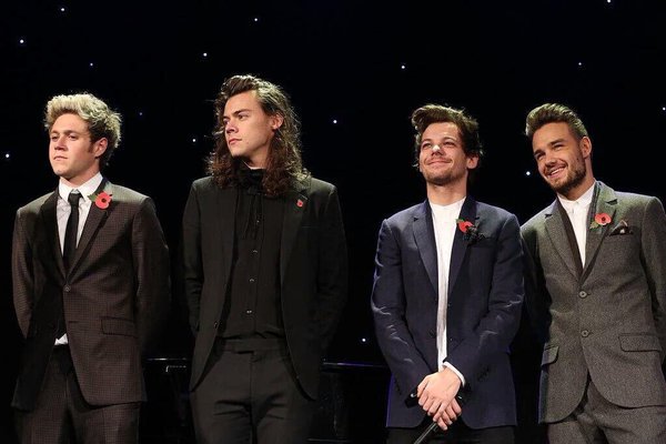 alaanpiris2's tweet photo. The boys on the awards #MITS2015 in London (02.11.2015) (16-19)
@onedirection Artist Of The Year #AMAs https://t.co/J82NLdJlqV