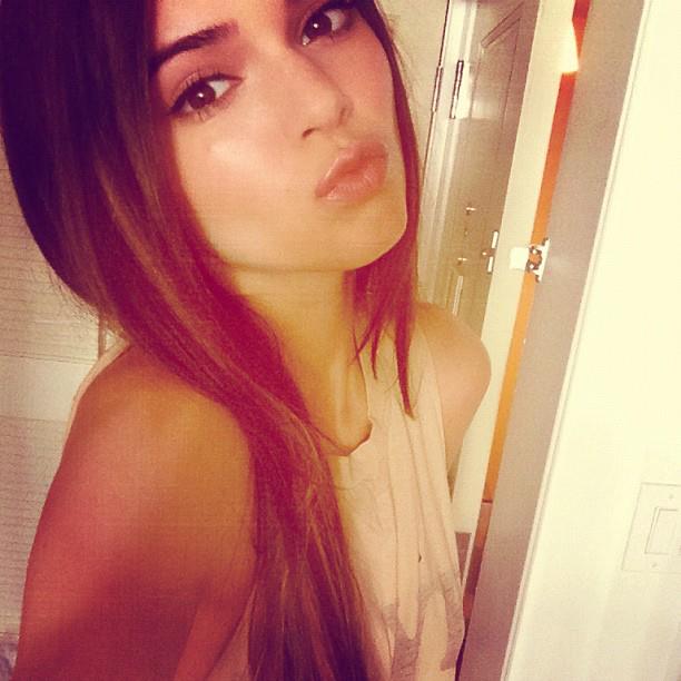 Kendall Jenner happy birthday hope you continue to meet many more years you\re my idol I love you 